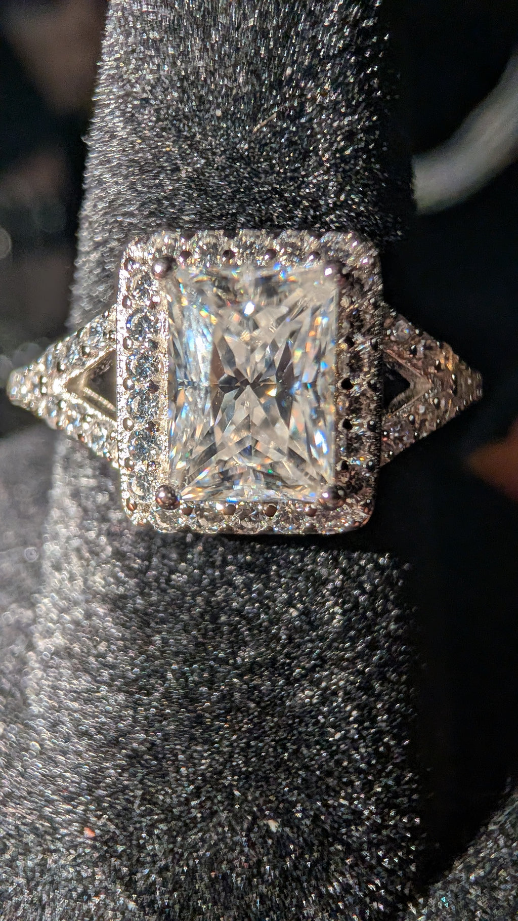 Glactic Ice 1CT Radiant Cut Moissanite Halo RIng