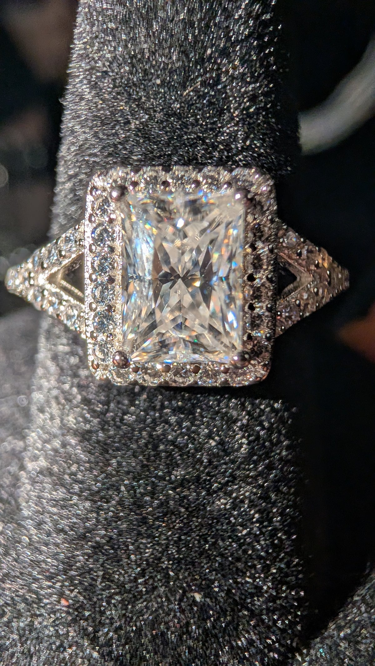 Glactic Ice 1CT Radiant Cut Moissanite Halo RIng