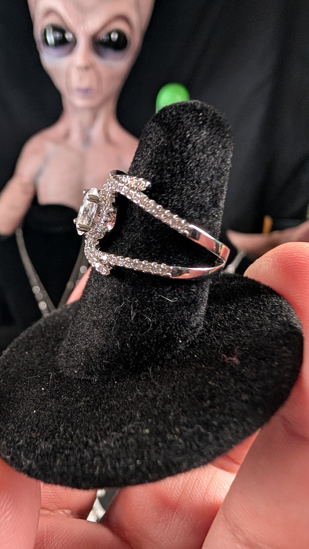 Plated 1CT Oval Cut Moissanite Crisscross RIng