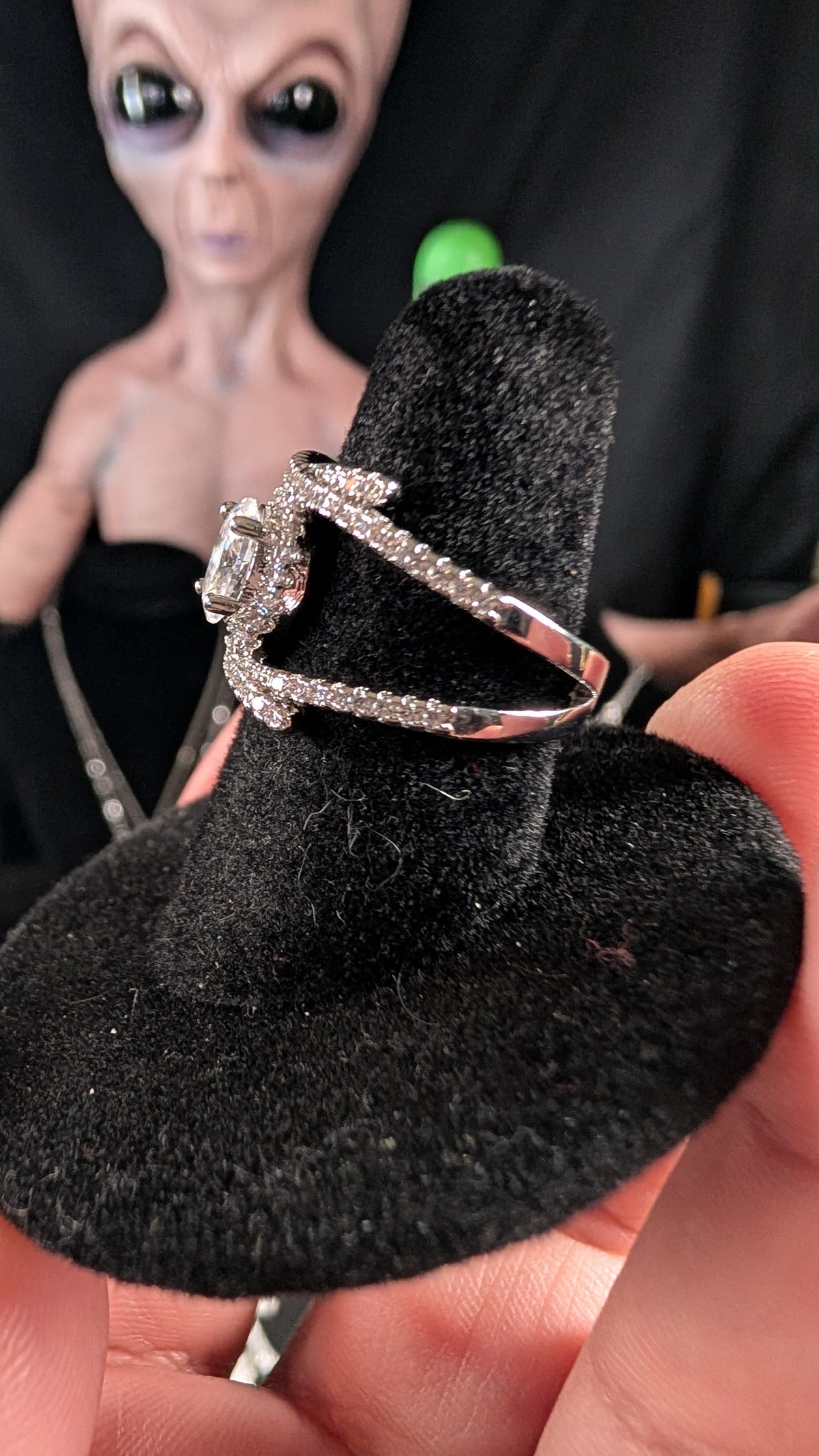 Plated 1CT Oval Cut Moissanite Crisscross RIng