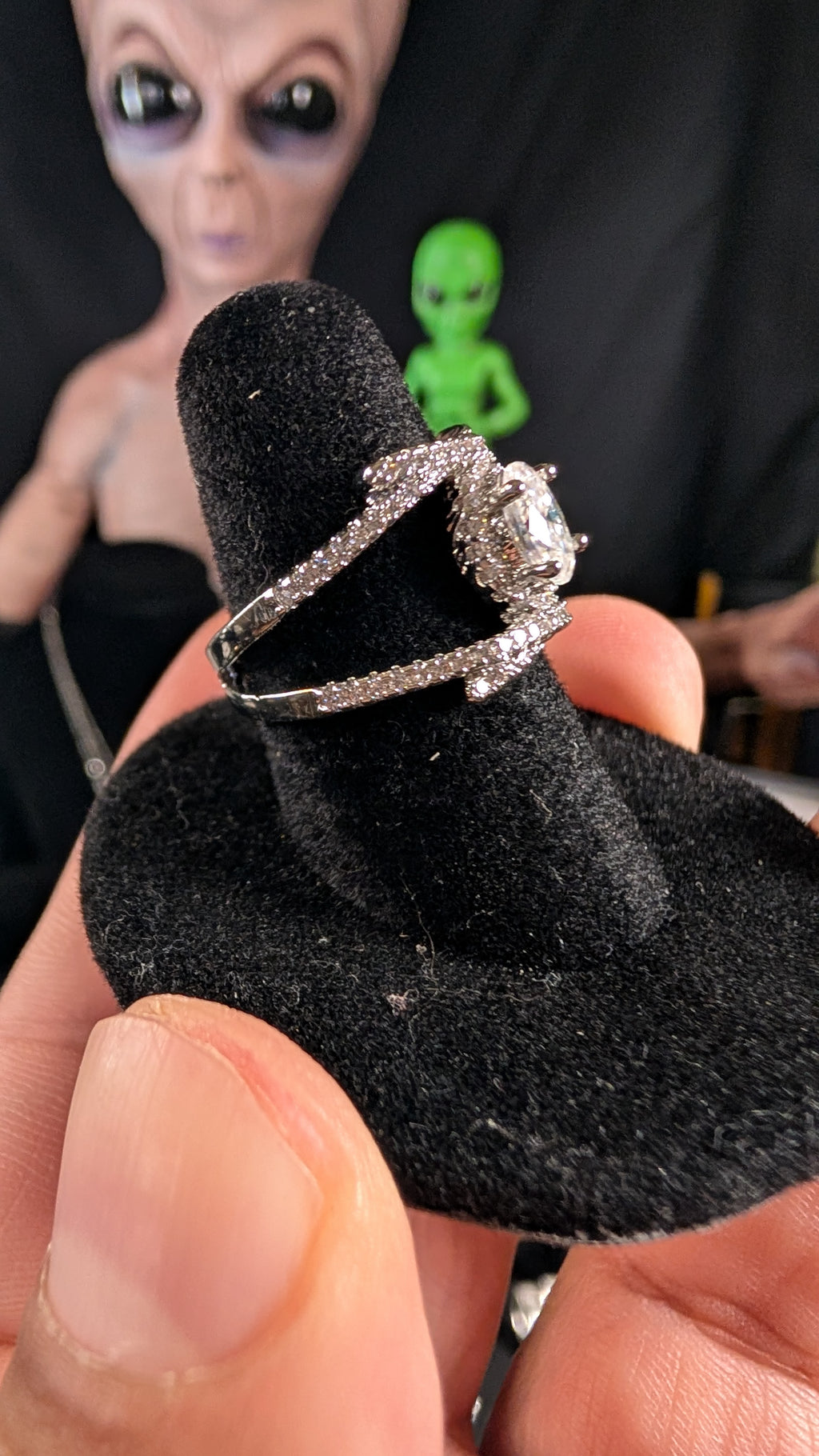 Plated 1CT Oval Cut Moissanite Crisscross RIng