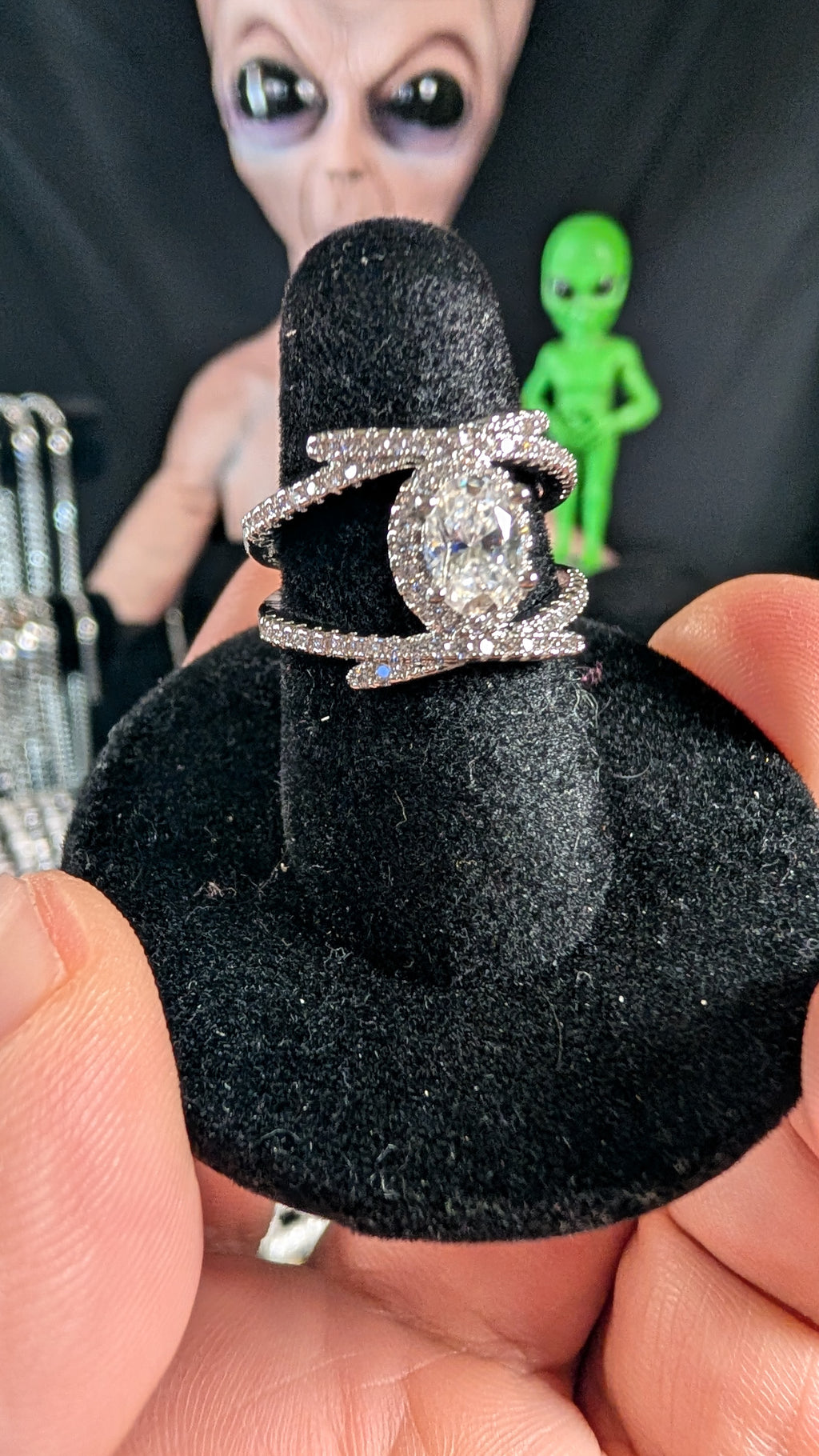 Plated 1CT Oval Cut Moissanite Crisscross RIng