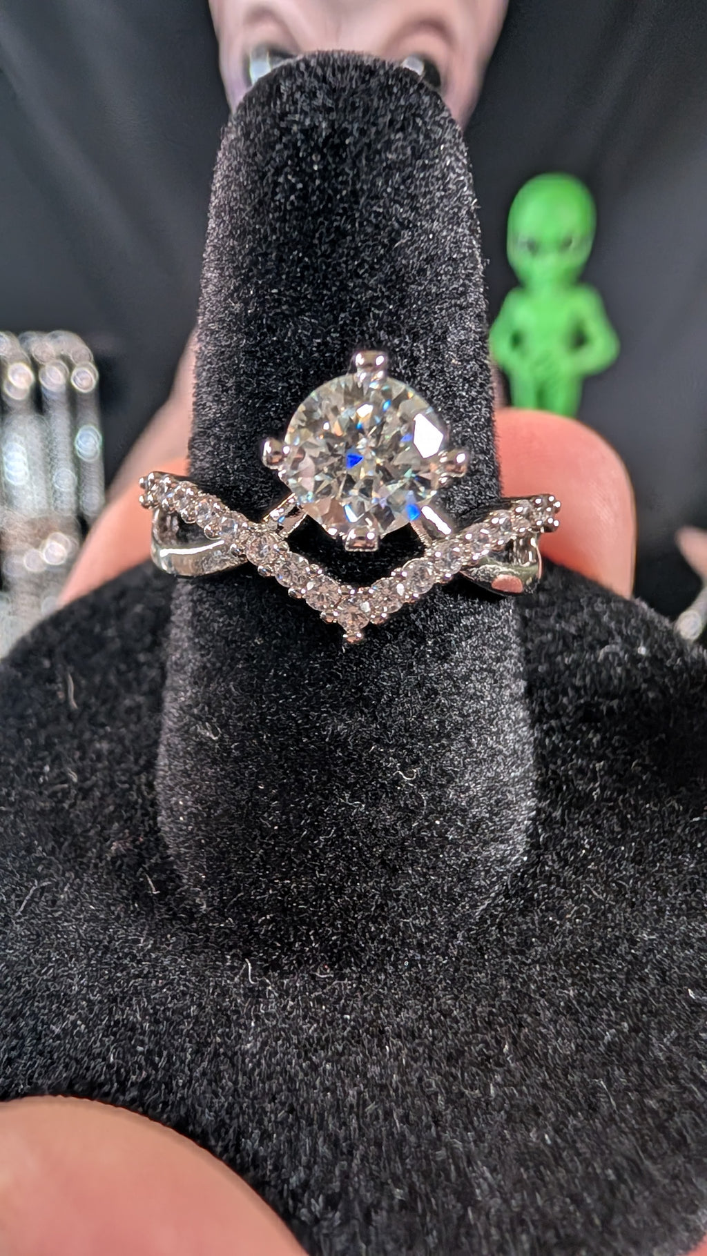Plated 1CT Round Cut Moissanite Crossover Ring