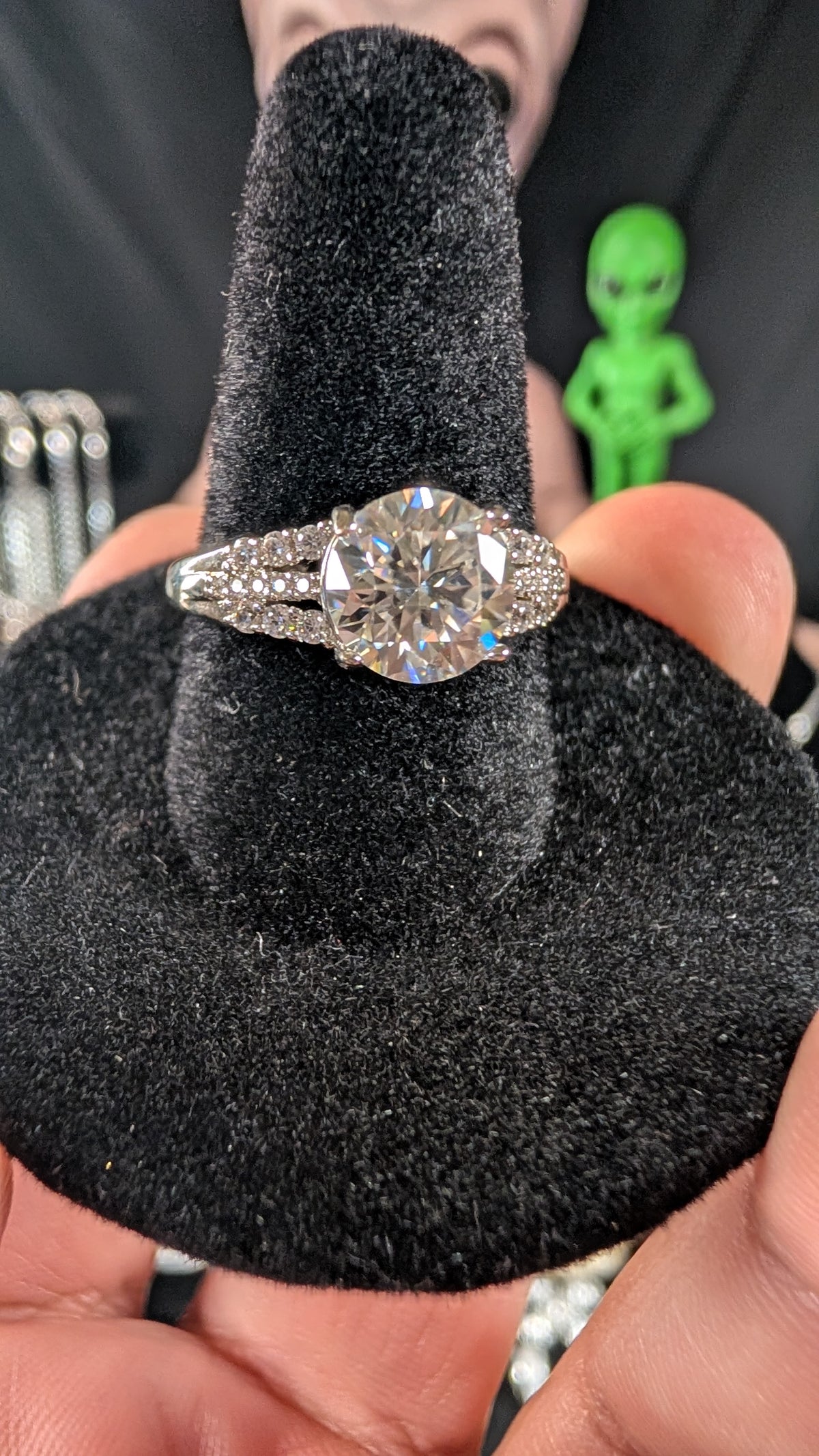 Plated 2CT Round Cut Moissanite Split Shank Ring