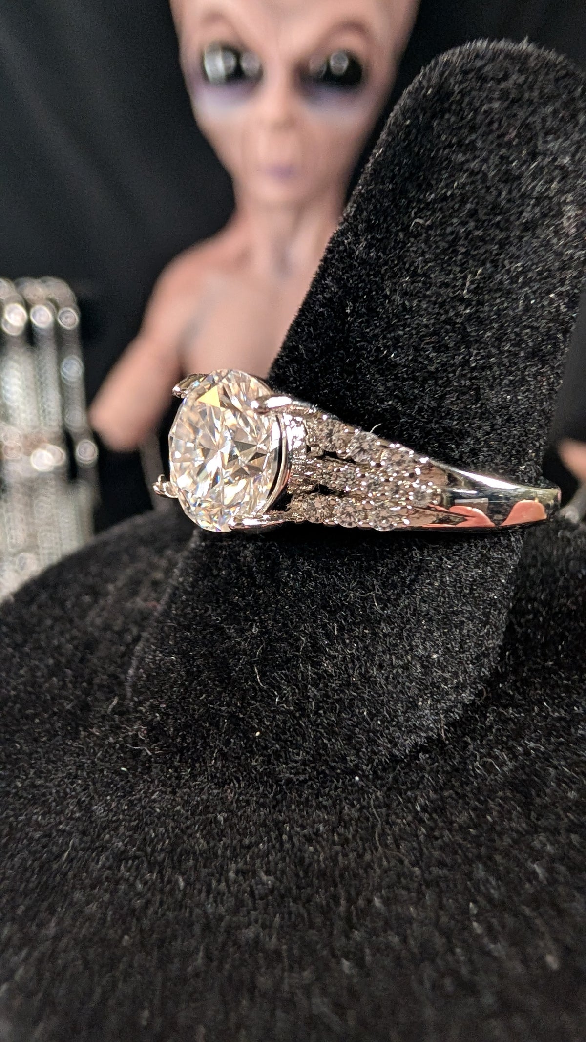 Plated 2CT Round Cut Moissanite Split Shank Ring