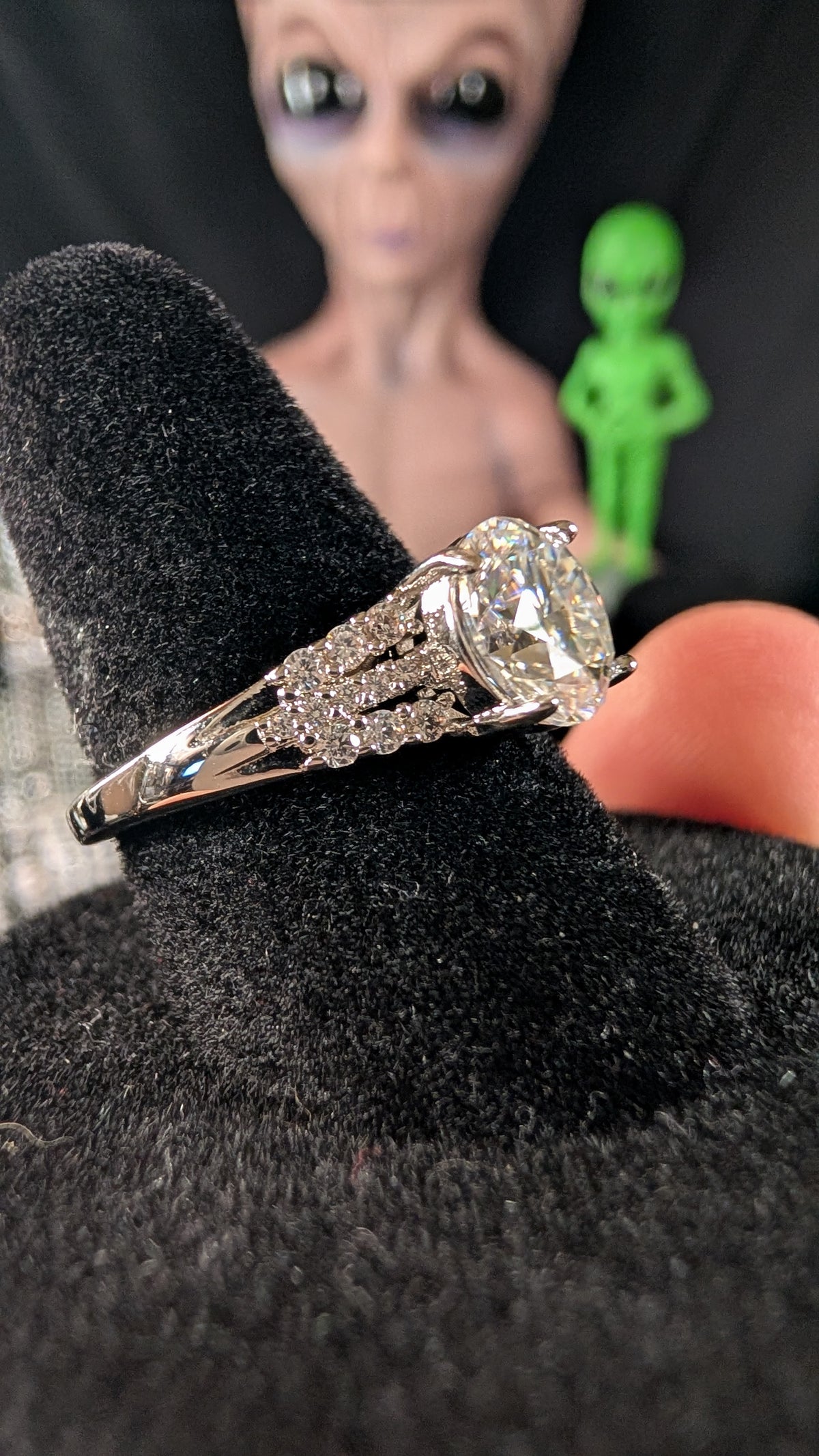 Plated 2CT Round Cut Moissanite Split Shank Ring