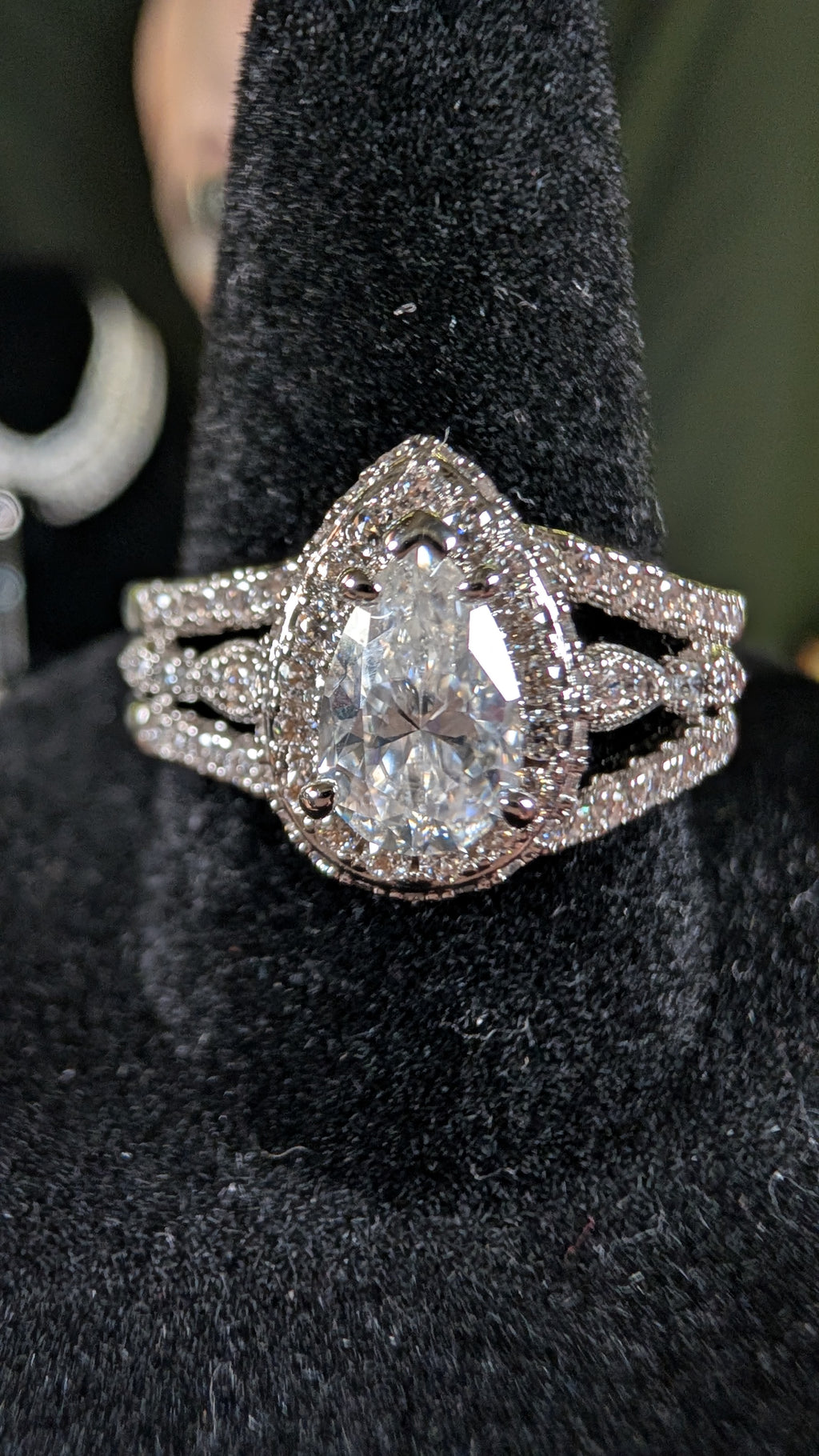 Plated 1CT Andromeda Empress Pear Cut 2pc Moissanite Silver Plated Ring Set